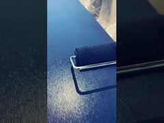 التشطيبات اللامعة مع الراتنج على الطاولة